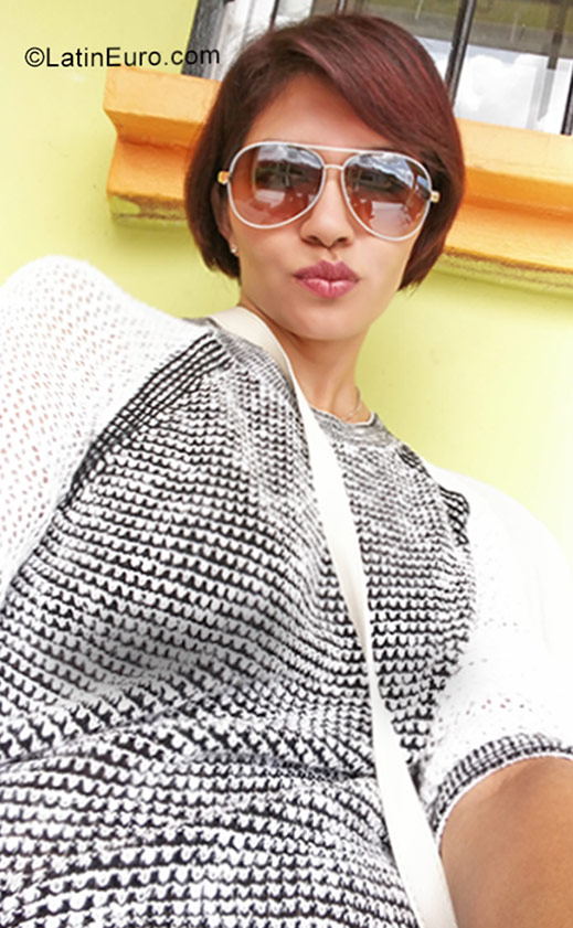 Date this nice looking Honduras girl Belkys from La Ceiba HN2311