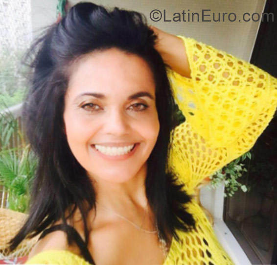 Date this stunning Brazil girl Barbara from Salvador BR9914