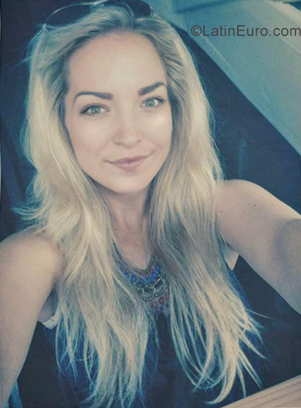 Date this young United States girl Kate from Forest Hills US17963