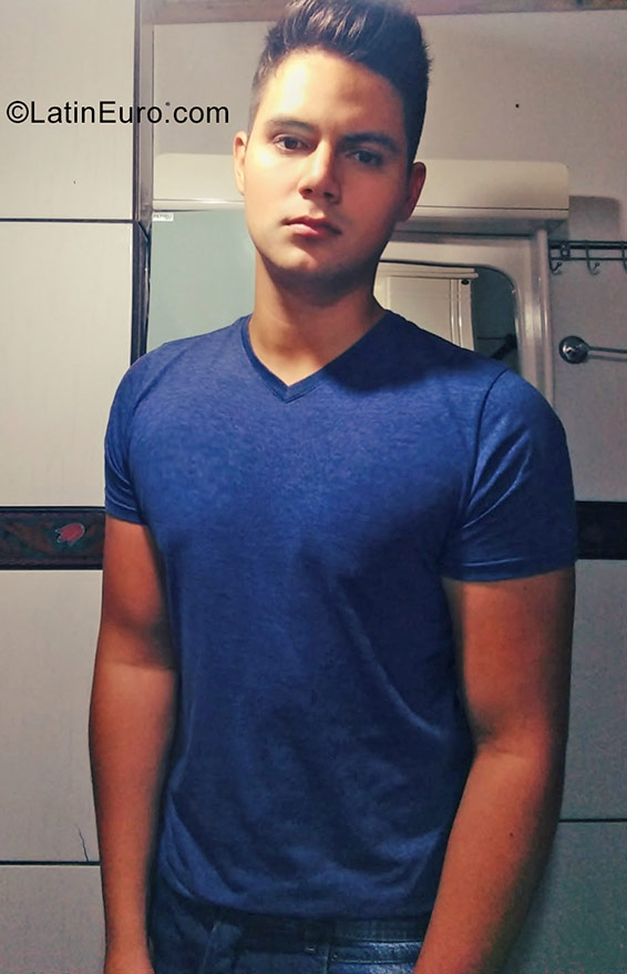 Date this beautiful Brazil man Guilherme from Novo Hamburgo BR9974