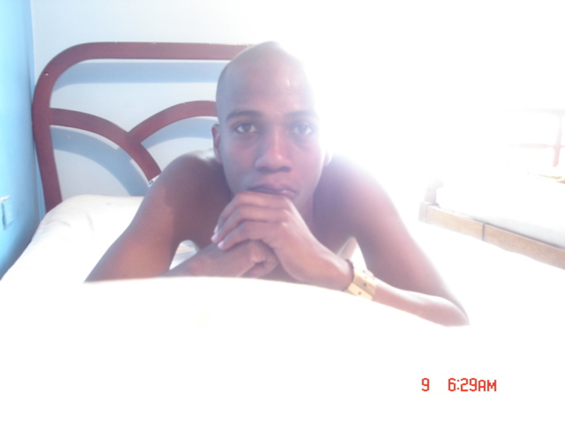 Date this stunning Colombia man Edgar hernan from colombia US18079