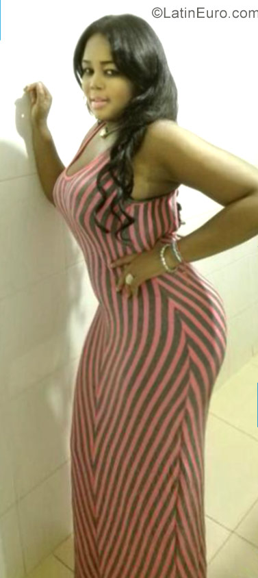 Date this sultry Dominican Republic girl Elena from Santiago DO40313