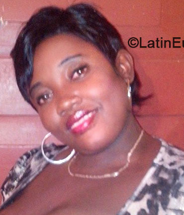 Date this beautiful Jamaica girl Tenieka from St. Ann JM2449