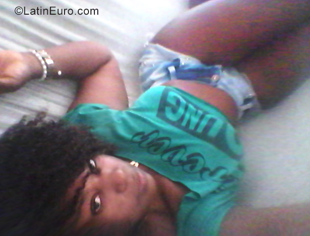 Date this beautiful Brazil girl Catiene from Salvador BR10594