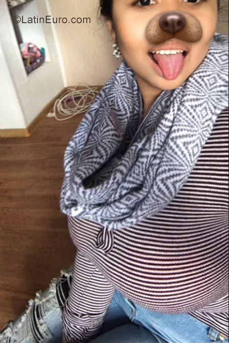 Date this charming Russia girl Rita from Budennovsk - Guayaquil RU63