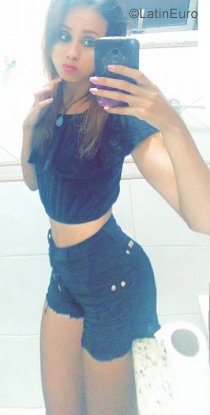 Date this hard body Brazil girl Thmey from Rio De Janeiro BR10103