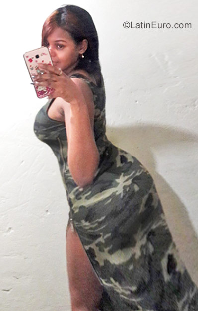 Date this happy Dominican Republic girl Baby flor from Santiago DO40094