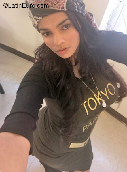 Date this nice looking Dominican Republic girl Ysabela from San Francisco De Macoris DO29615