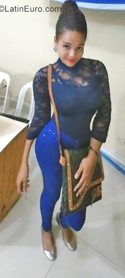 Date this hard body Dominican Republic girl Karyna from San Cristobal DO29791