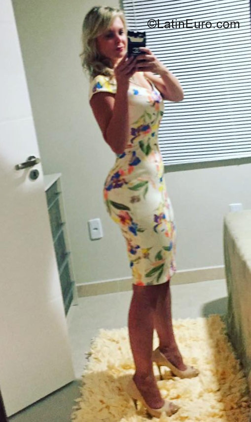 Date this passionate Brazil girl Cris from Balneario Camboriu BR10179