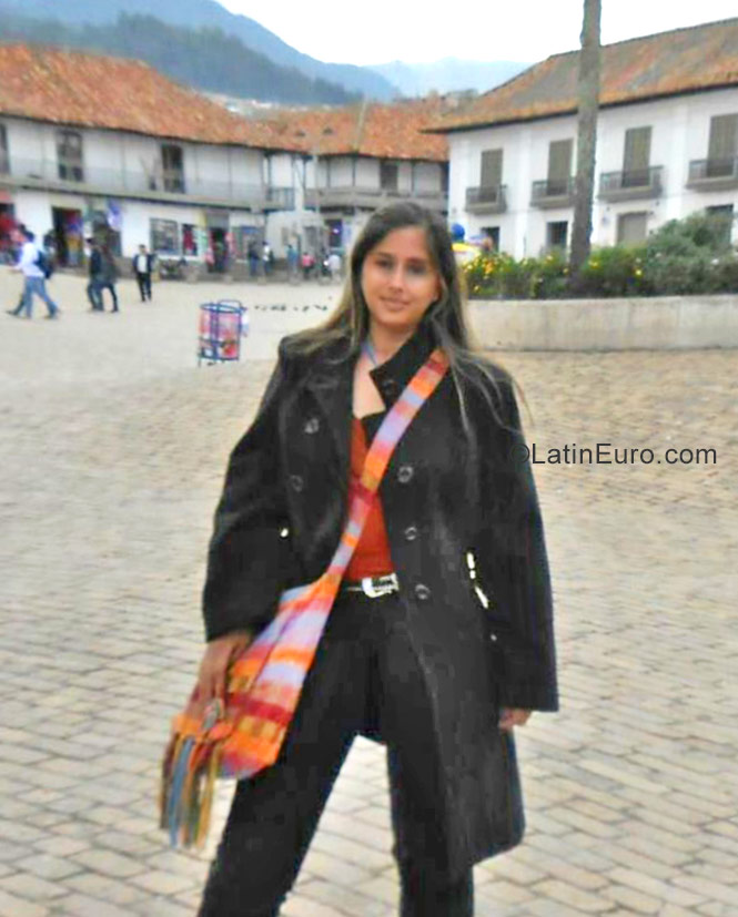 Date this cute Venezuela girl Rubi from Caracas VE862