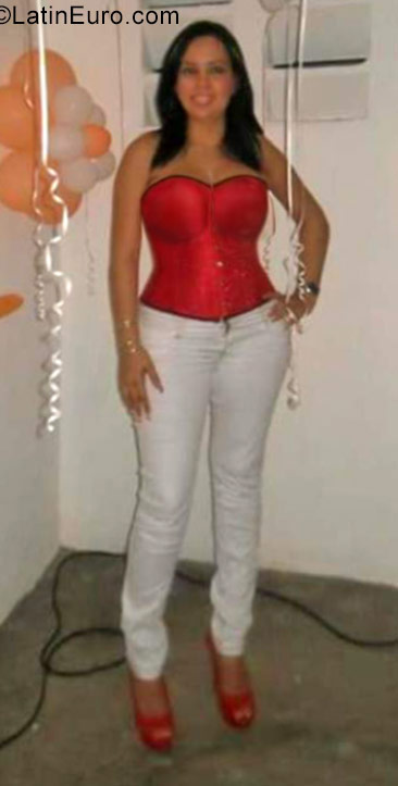 Date this georgeous Dominican Republic girl Darolyn from Santo Domingo DO39889