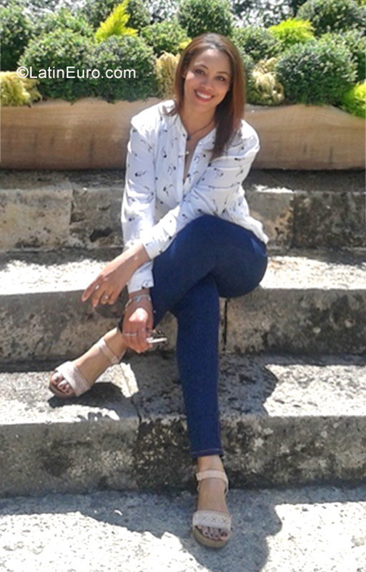 Date this foxy Spain girl Dinah from Barcelona ES387