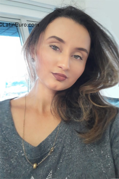 Date this voluptuous Brazil girl Poliana souza from Manaus BR10232