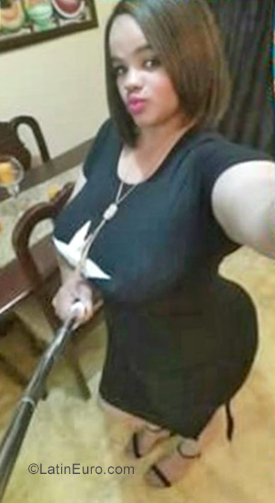 Date this happy Dominican Republic girl Samantha from Santo Domingo DO56799