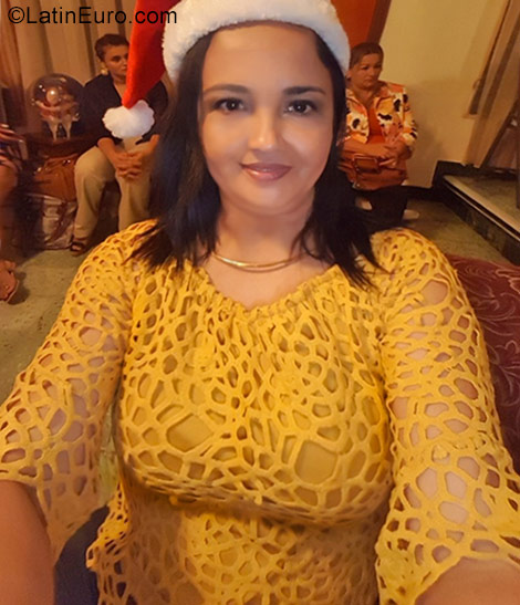Date this sensual Honduras girl Yesenia from La Ceiba HN2358