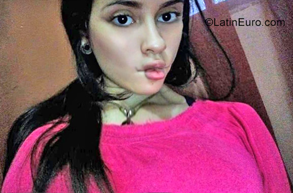 Date this athletic Venezuela girl Fernanda from Caracas VE942