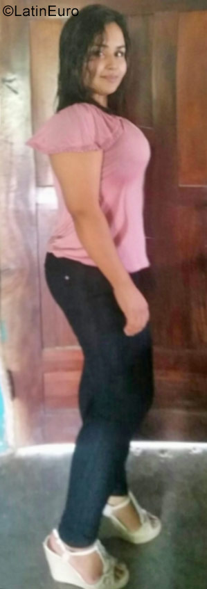 Date this cute Honduras girl Gisel from El Negrito HN2360