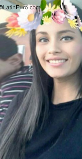 Date this happy Venezuela girl Emy from Barquisimeto VE945