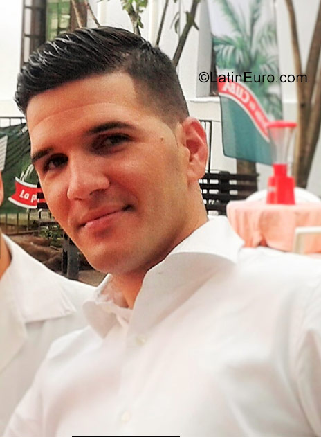 Date this young Peru man Migue from Lima PE1129