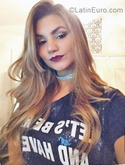 Date this attractive France girl Veronica from Lille FR261