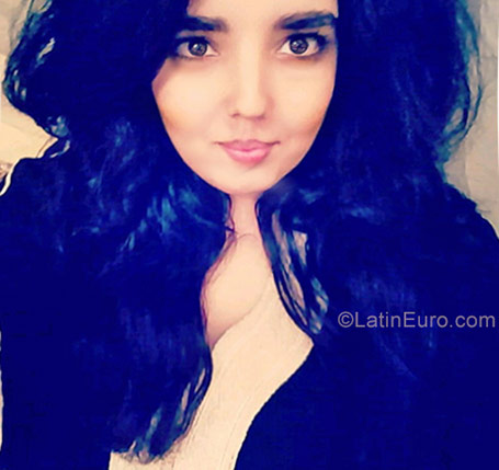 Date this happy Morocco girl Hakima from Marrakech MA26