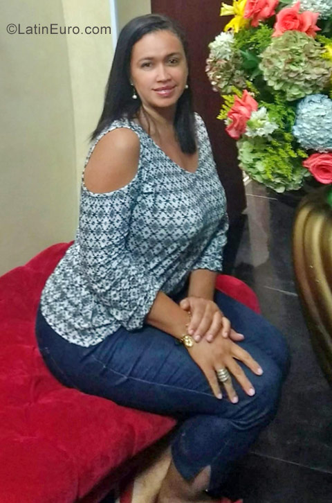 Date this voluptuous Colombia girl Martha from Santa Marta CO22459