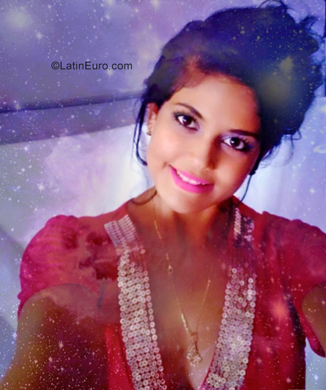 Date this pretty Cuba girl Adlen from Camaguey CU125