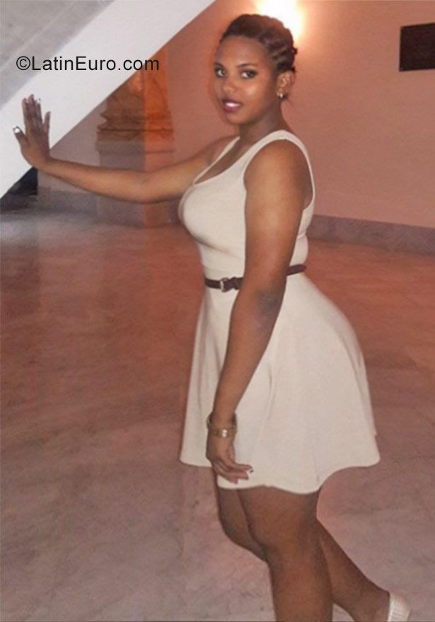 Date this attractive Cuba girl Daniela from Havana CU126