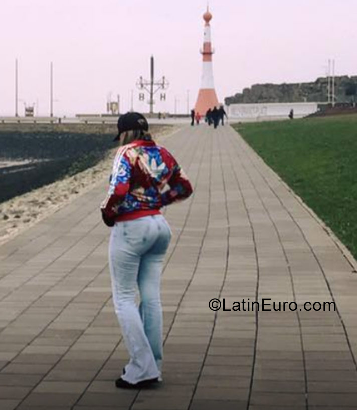 Date this nice looking Germany girl Camila from Bremen DE441