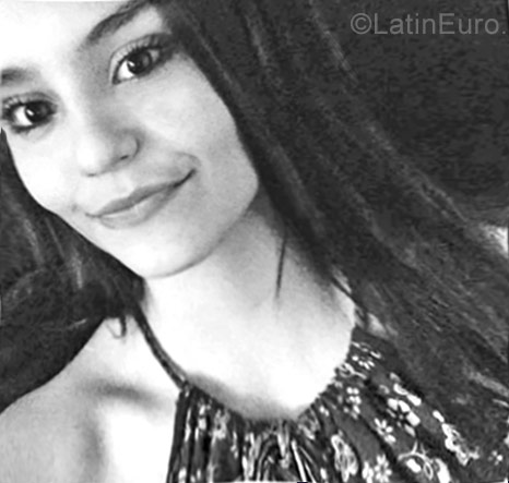 Date this charming Venezuela girl Maru from Maracaibo VE1014