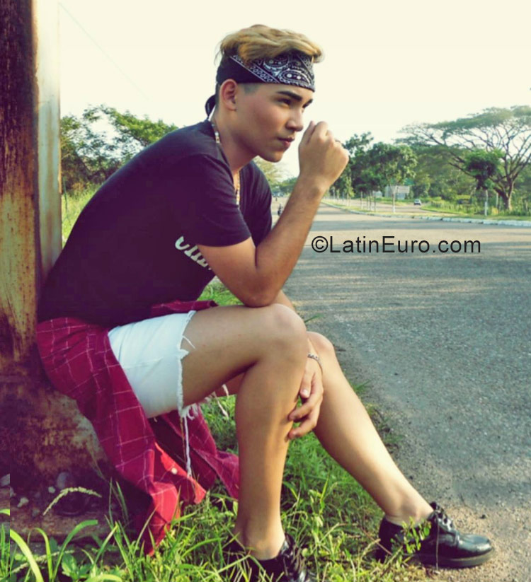 Date this nice looking Venezuela man Kelven from San cristobal VE1073