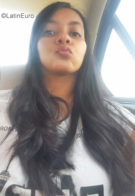 Date this lovely Morocco girl Kenza from Casablanca MA32