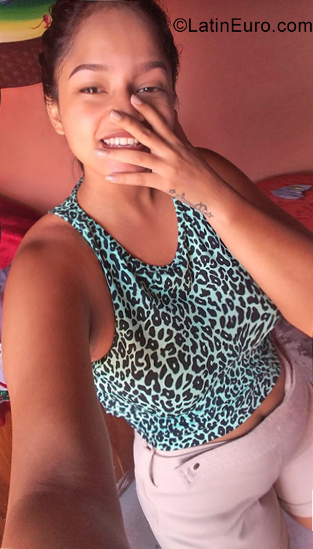 Date this hard body Ecuador girl Daniela from Guayaquil EC224