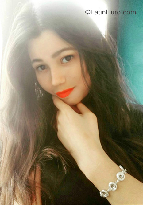 Date this georgeous Venezuela girl Yenifer from San Cristobal VE1111