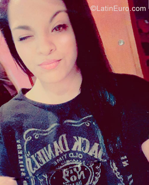 Date this voluptuous Argentina girl Estefania from Buenos Aires AR114