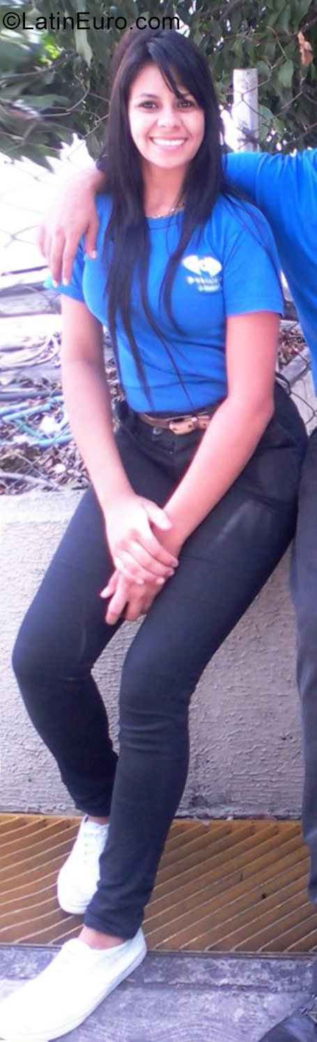 Date this lovely Venezuela girl Grey from Caracas VE1143
