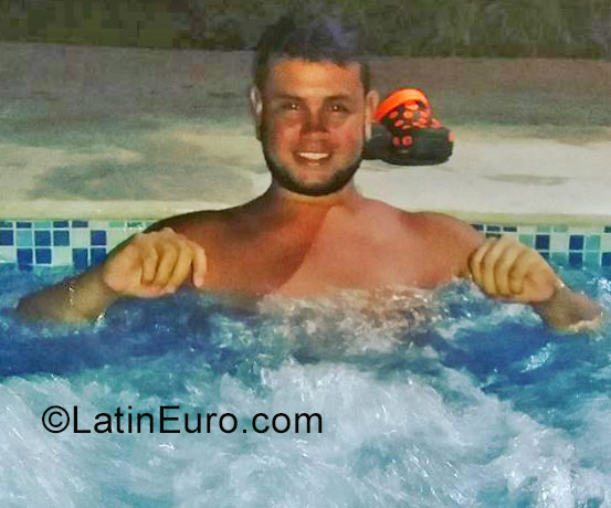 Date this voluptuous Colombia man Santiago from Medellin CO22873