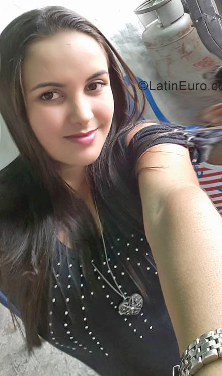 Date this voluptuous Venezuela girl Laura from Barinas VE1175