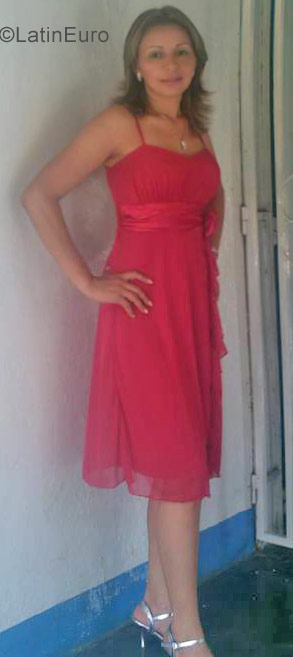 Date this funny Venezuela girl Elizabeth from Barinas VE1202