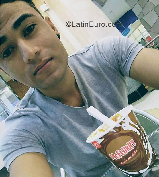 Date this charming Colombia man Cristian from Barranquilla CO23044