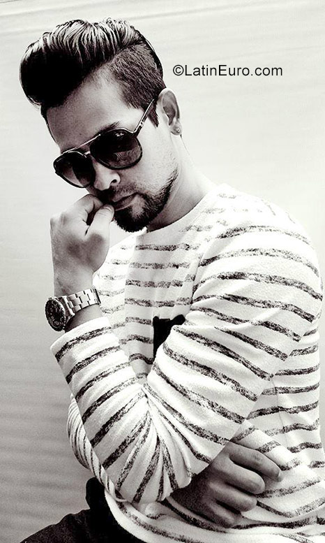 Date this hard body Colombia man Wilmer from Bucaramanga CO23051