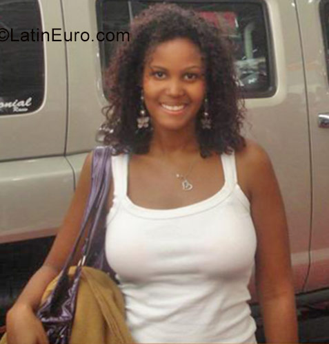 Date this charming Brazil girl Sharon from Rio De Janeiro BR10496