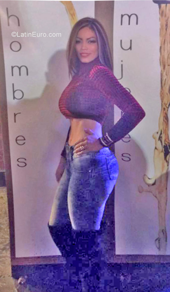 Date this happy Honduras girl Brenda from Tegucigalpa HN2421