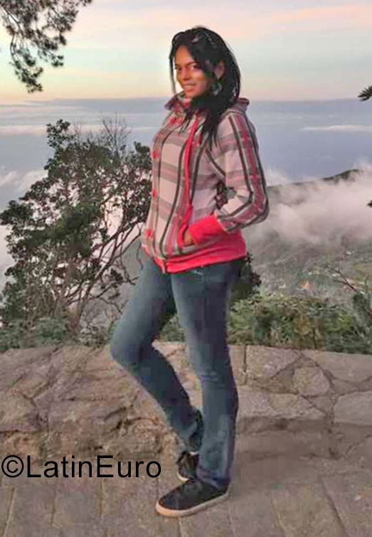 Date this georgeous Venezuela girl Ana from Caracas VE1258