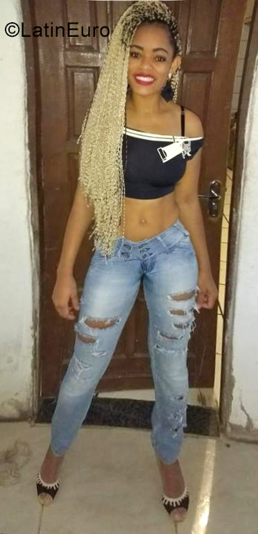 Date this nice looking Brazil girl Leya from Vitoria BR10409