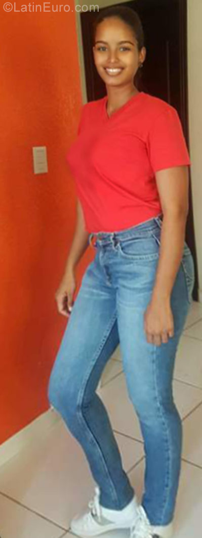 Date this tall Honduras girl Susi from La Ceiba HN2426