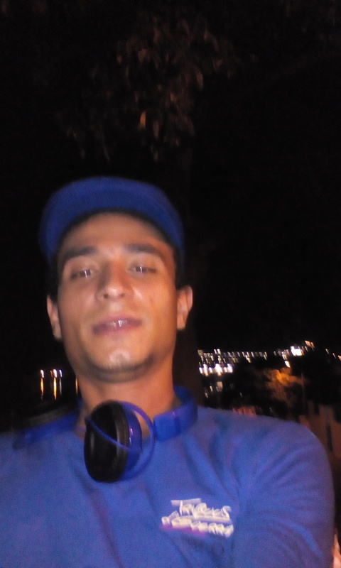 Date this tall Cuba man Daniel from La Habana CU209