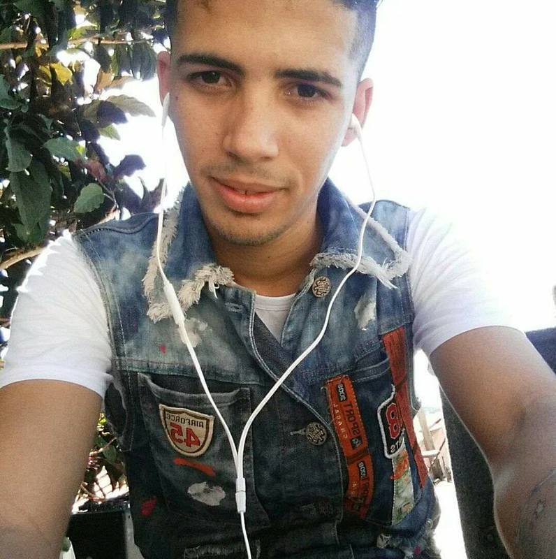 Date this tall Dominican Republic man RObert Gabriel from Santiago DO31341