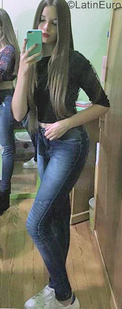 Date this charming Argentina girl Macarena from Buenos Aires AR119